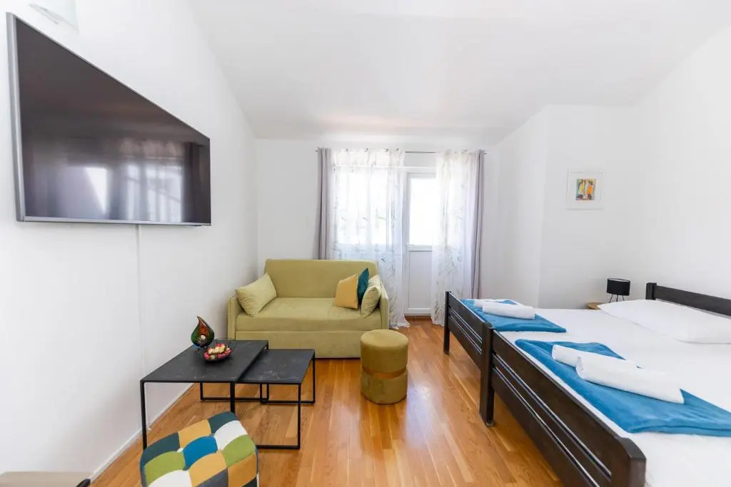 2 Bedrooms Apartment