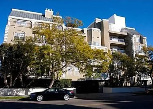 The Preston Miracle Mile Apartments