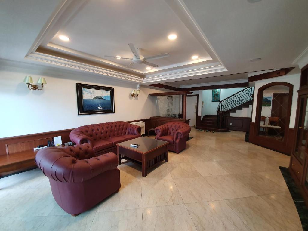 Marina Court Luxury Penthouse