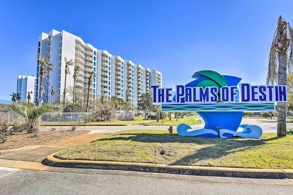 Modern Resort Condo With Balcony - Walk to Beach!