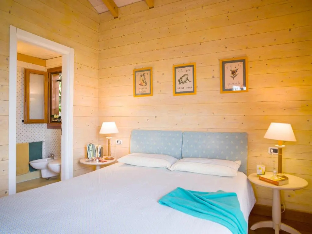 Deluxe Double room with sea view (full double bed)