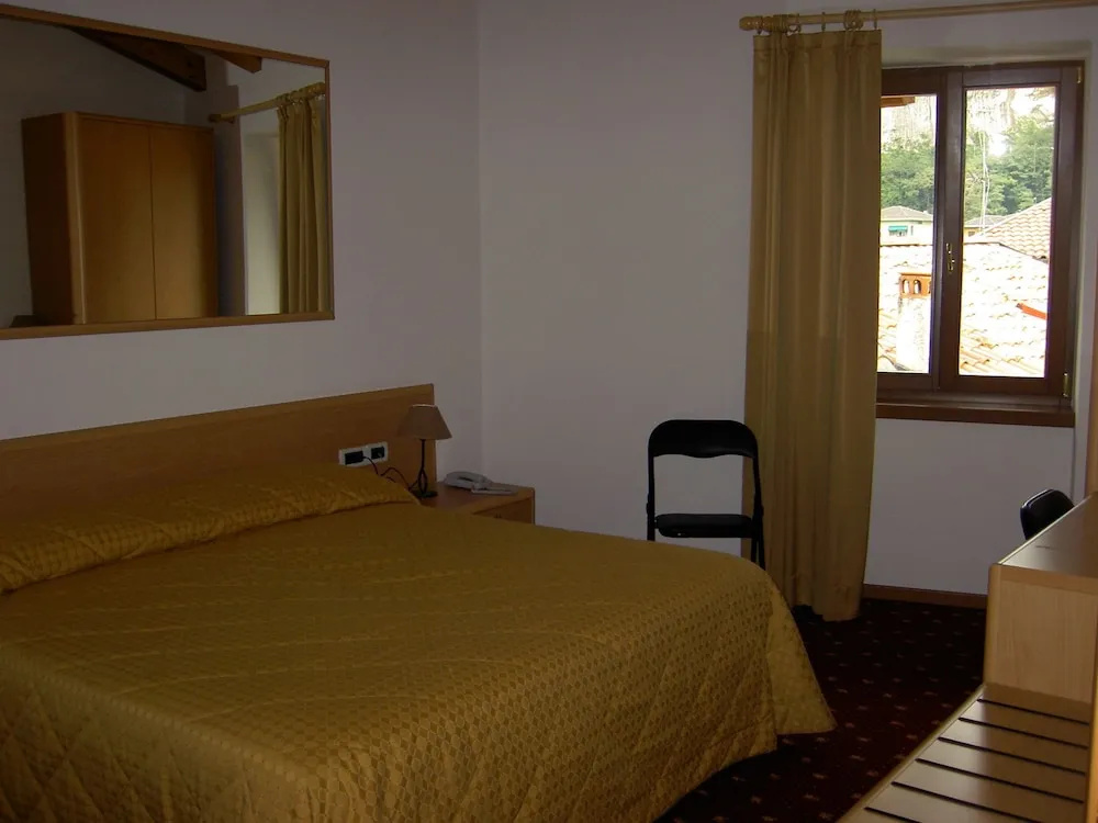 Economy room