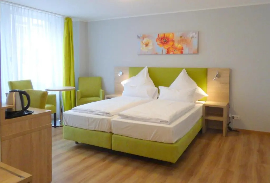 Superior Double room with courtyard view (full double bed)