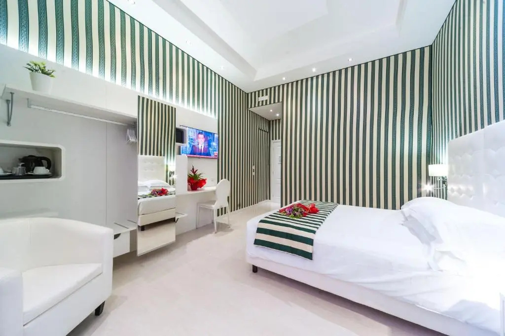 Deluxe Double room (full double bed)