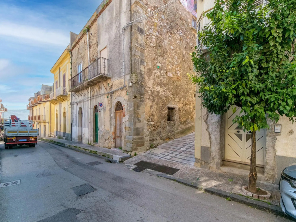 Snug holiday home in Mirto with a private terrace