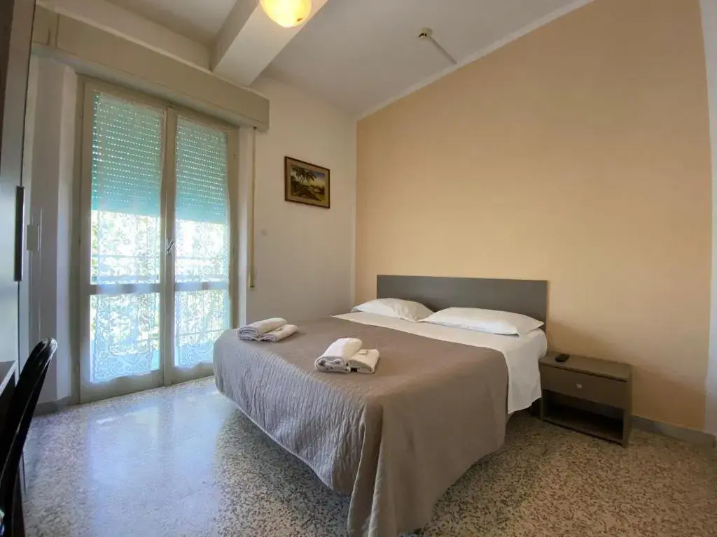 Standard Double room with balcony (full double bed)