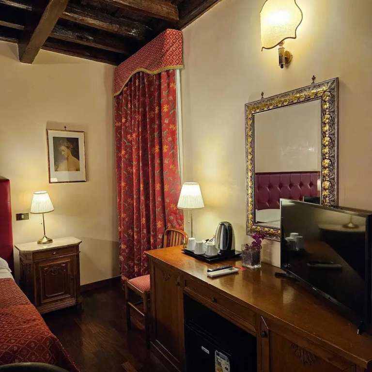 Deluxe Quadruple room with city view