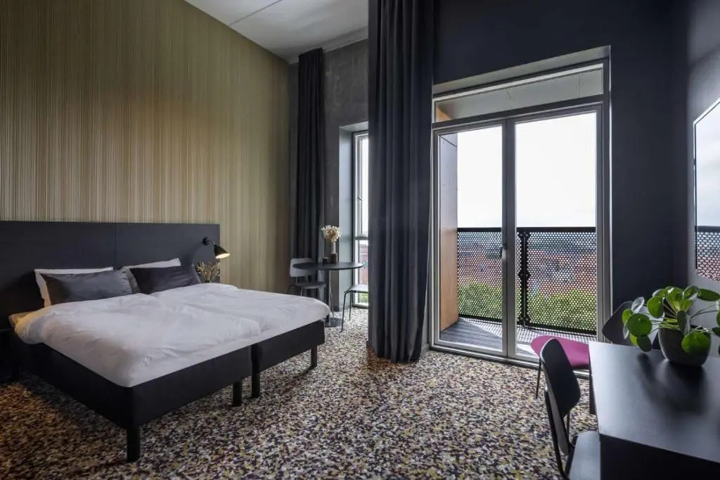 Standard Double room with balcony (full double bed)
