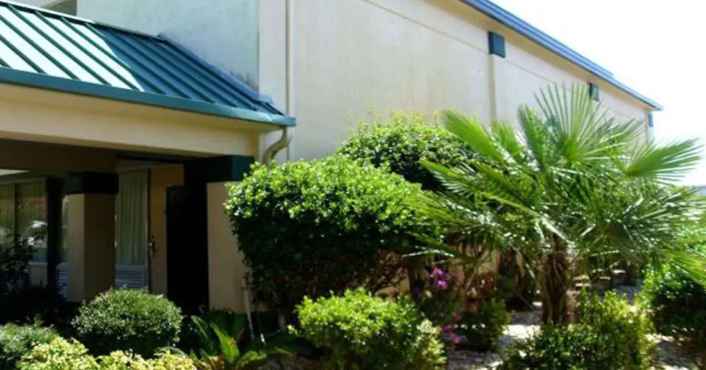 Super Inn & Suites by OYO Milledgeville