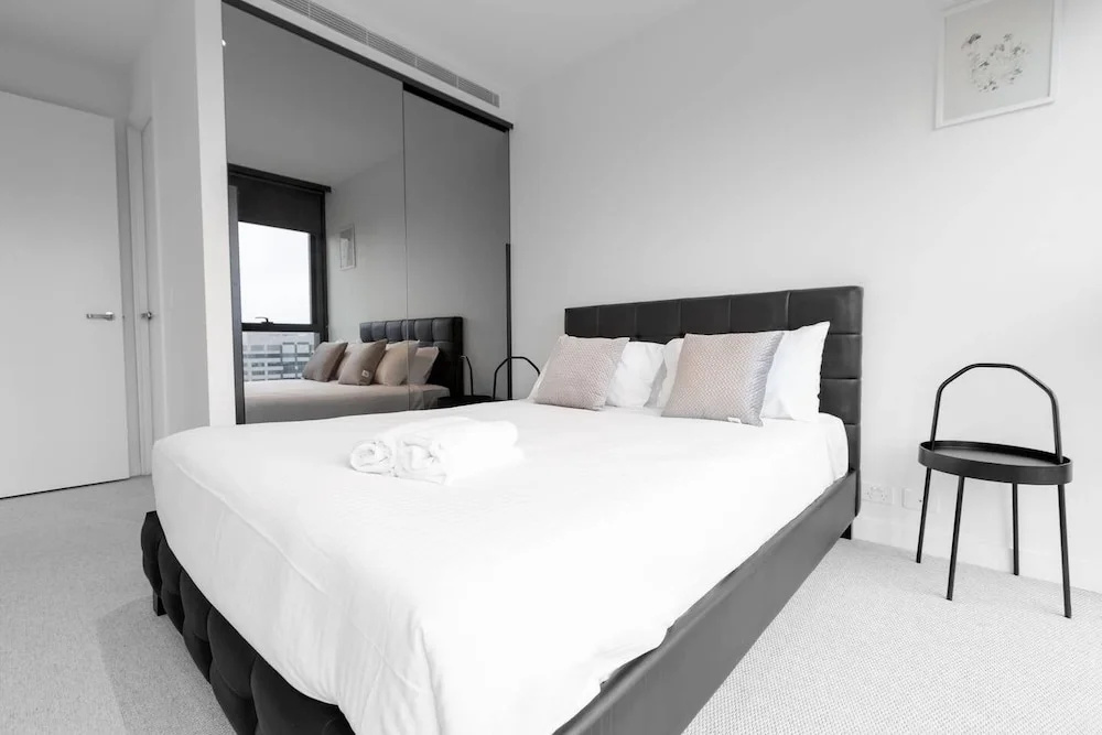 Luxury 2bed2bath apt in the Heart of Mel@collins