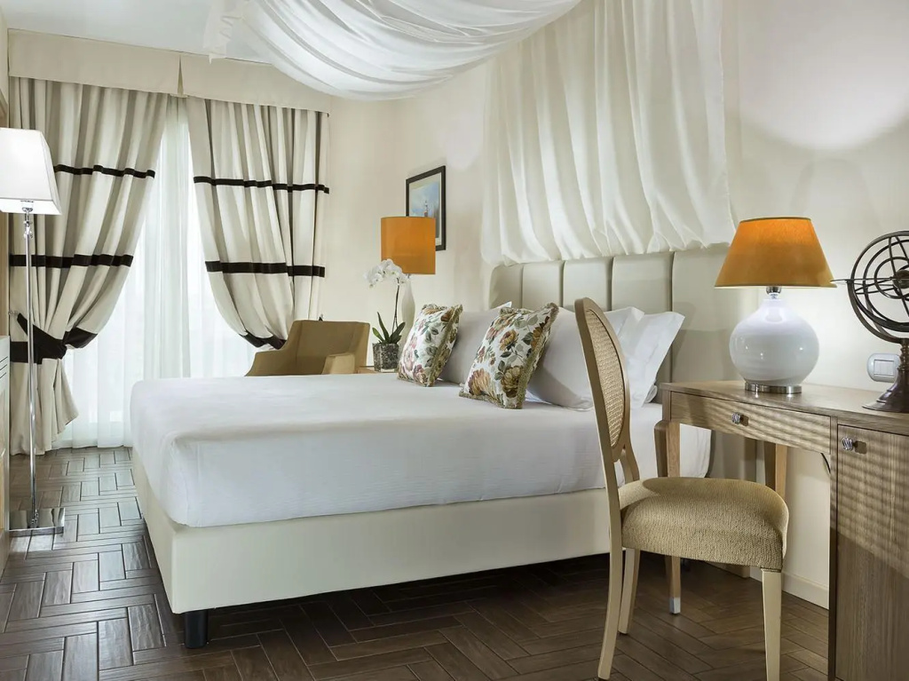 Classic Double room (full double bed)