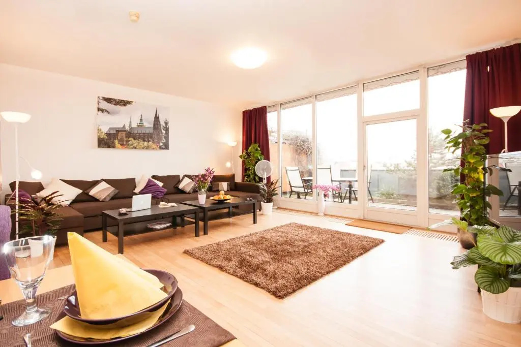 3 Bedrooms Apartment