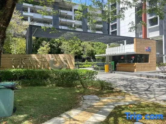 GrandMedini Residence near Legoland by Ucome Homestay
