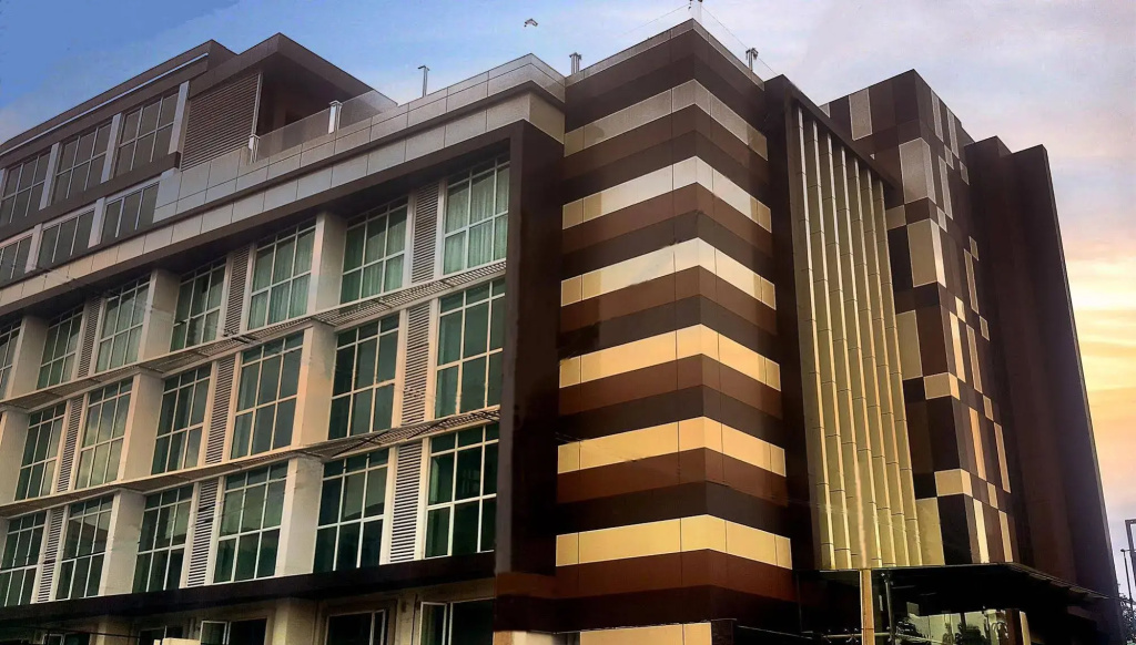 Clover Suites Royal Lake Yangon