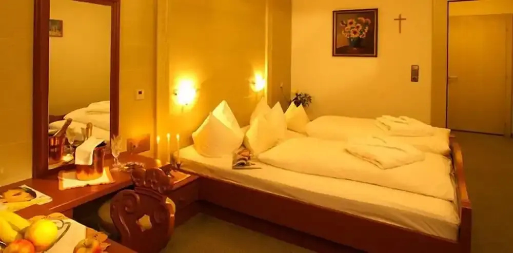 1 Bedroom Comfort Double room with balcony (full double bed)