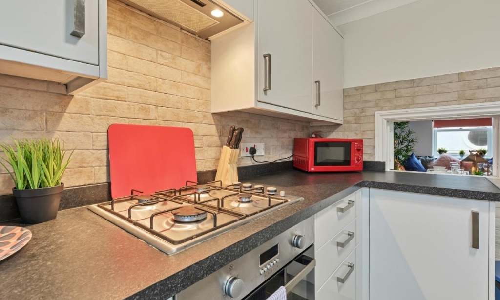 Seabright Townhouse | By My Getaways | Parking for one car