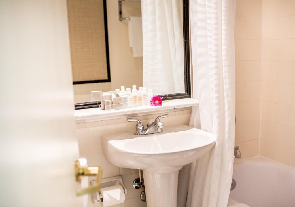 The Lord Nelson Hotel & Suites by null