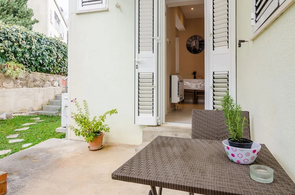 Apartments 4M