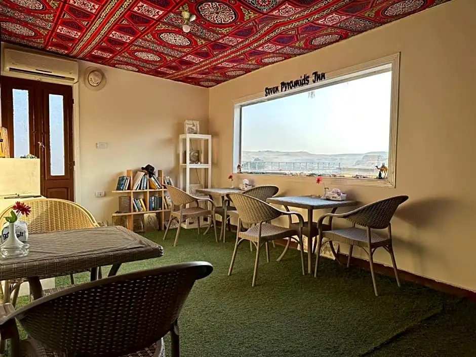 Seven Pyramids Inn - фото 24