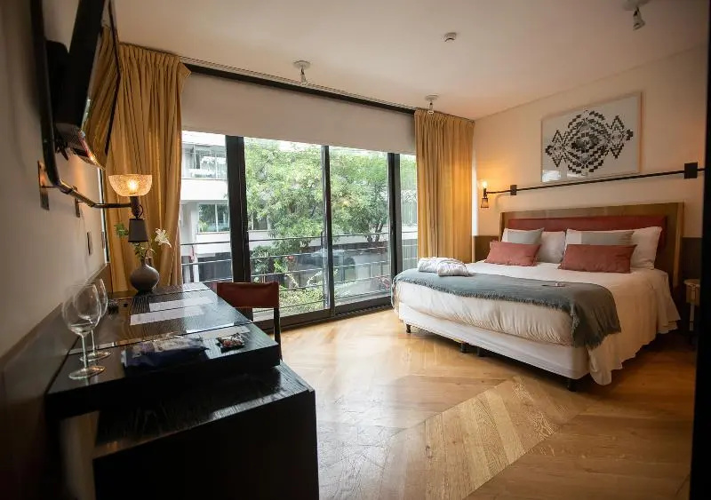 Deluxe Double room (full double bed)