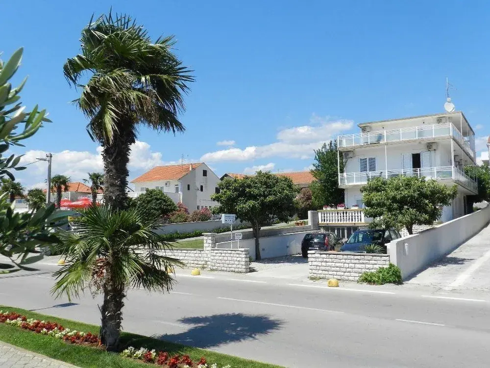 Apartments and Rooms Mare