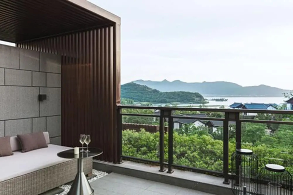 Balcony & Terrace