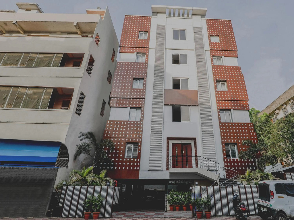 OYO Flagship 9352 Hotel SRC Grand