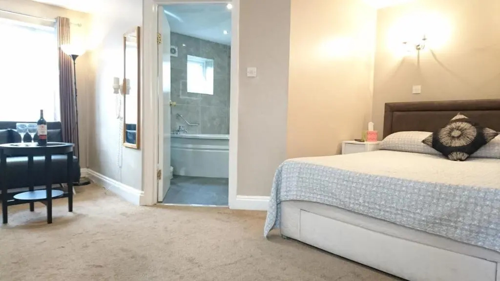 Avis Hotel Bromley - Tap to explore photos
