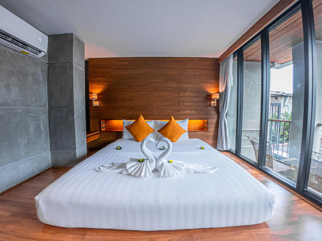 Standard room with city view