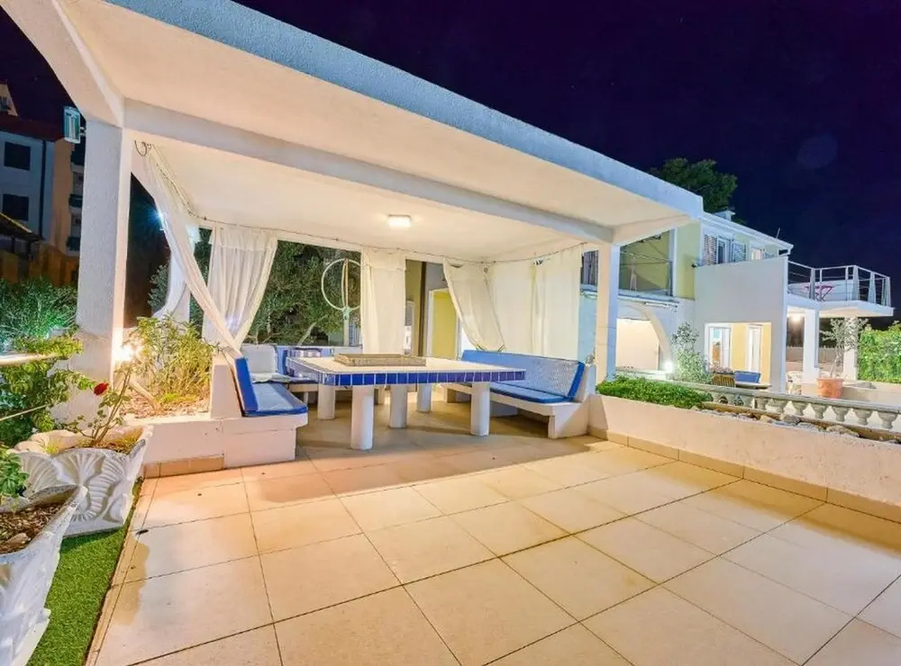 Sea Breeze Residence Villa by the Sea With Pool