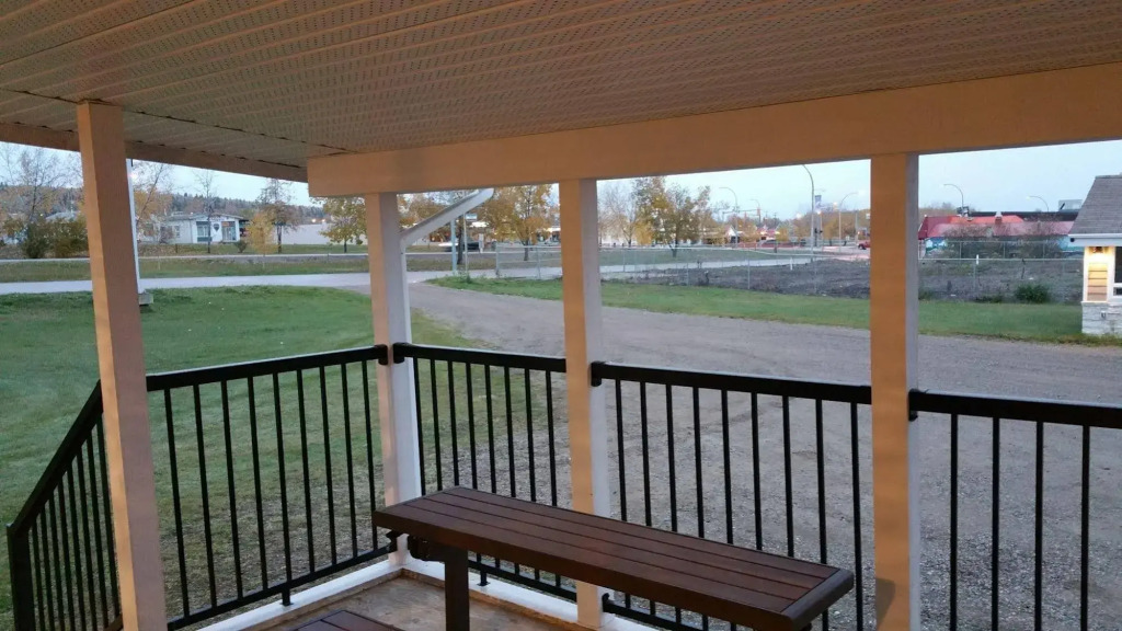 Sunrise Inn and Suites - фото 22