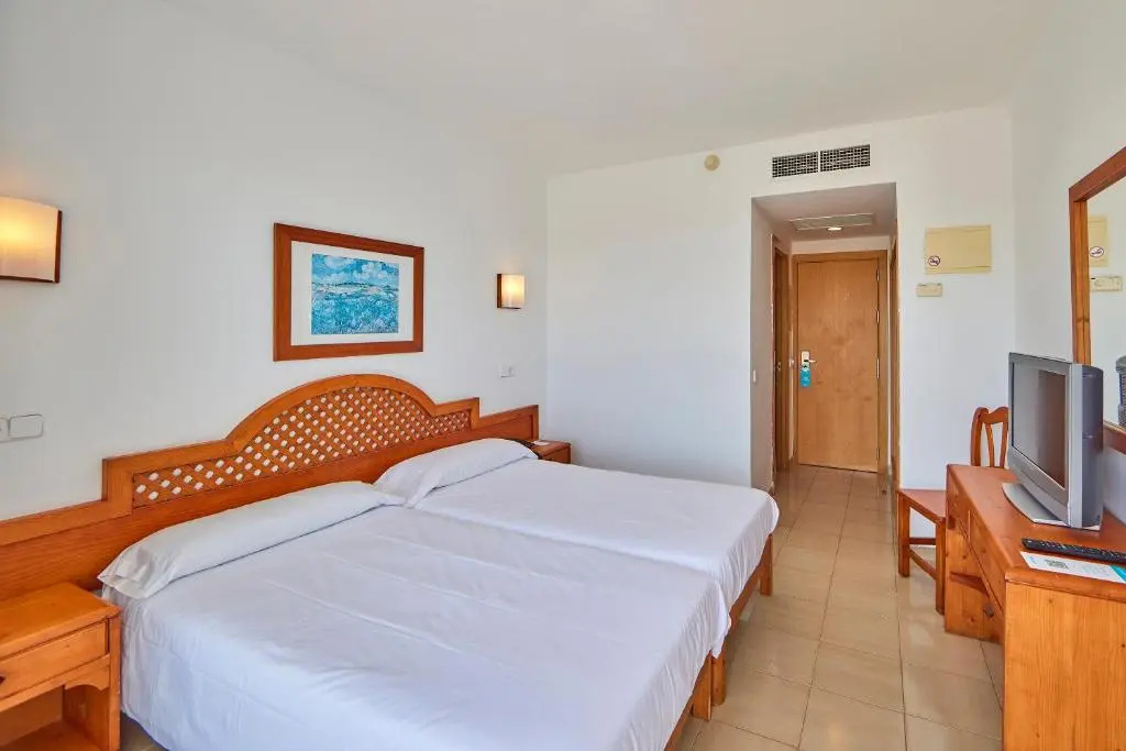 Standard Double room with pool view (full double bed)