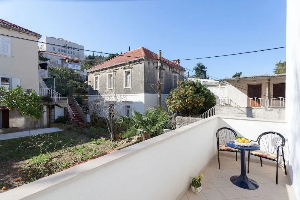 House Hedera III