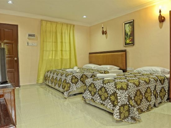 Penarak Bamboo Beach Motel