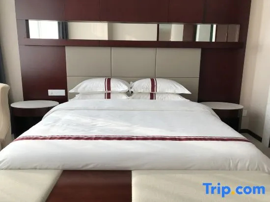 Presidential Double Suite full double bed