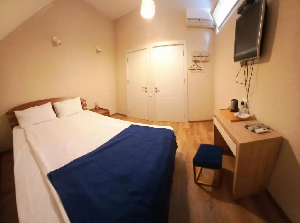 Economy room