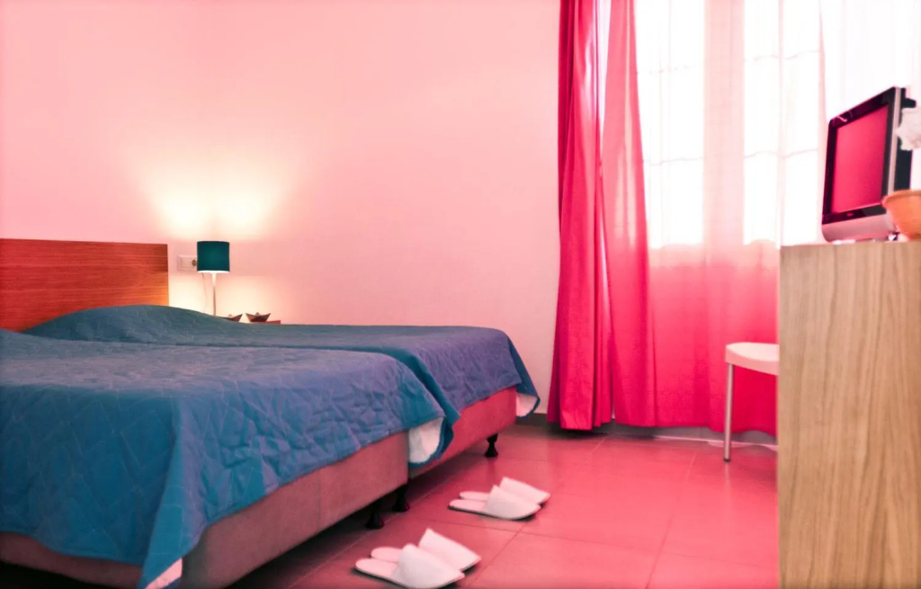 Economy room