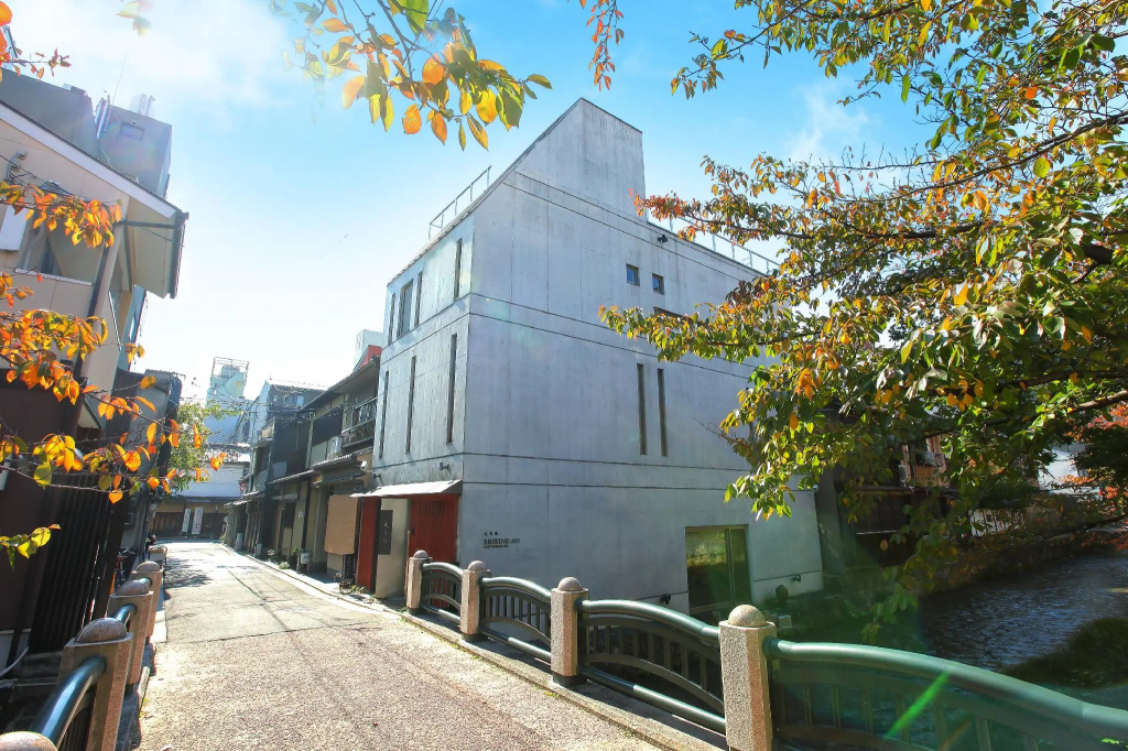 3 Bedrooms Cottage