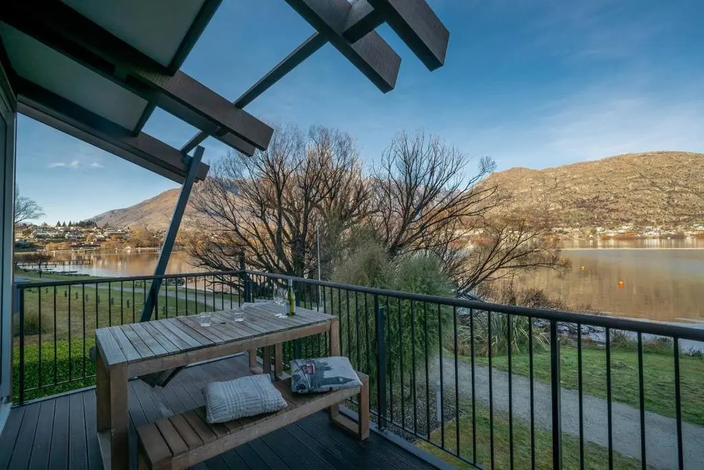 Marina Gem - Lakefront 3 Bedroom Apartment