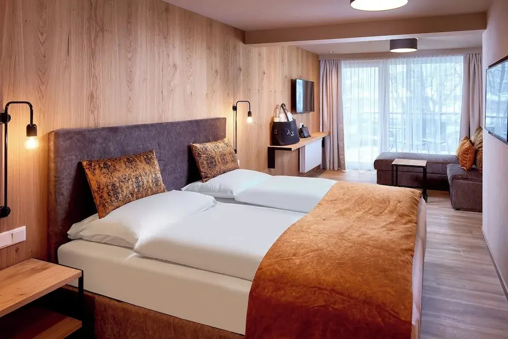 1 Bedroom Junior Suite with balcony and with mountain view