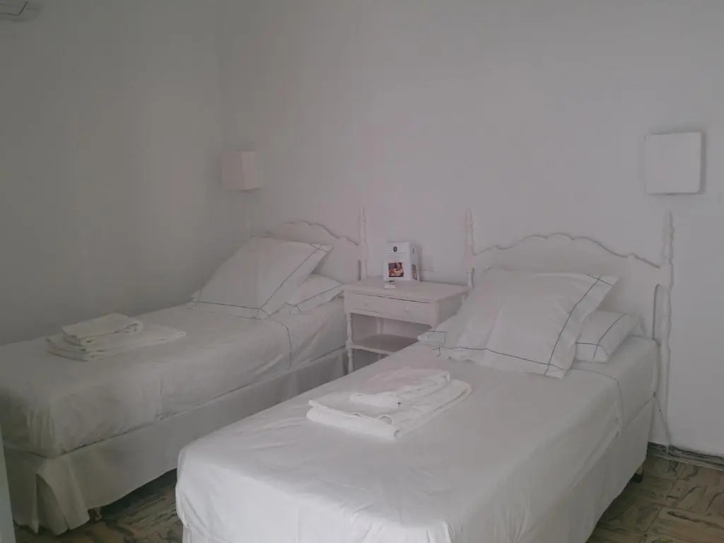(1)Standard Twin room (shared bathroom) (twin beds) (bed type is subject to availability) at Hostal Juanita in Ibiza Town