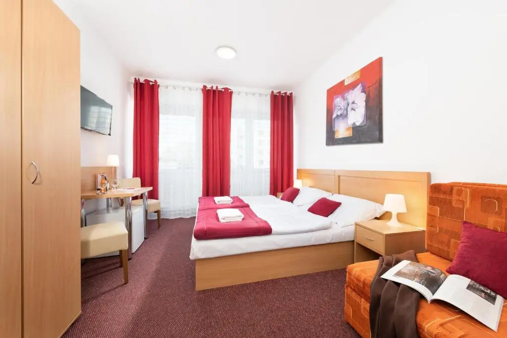 Hotel Plus - Chambres