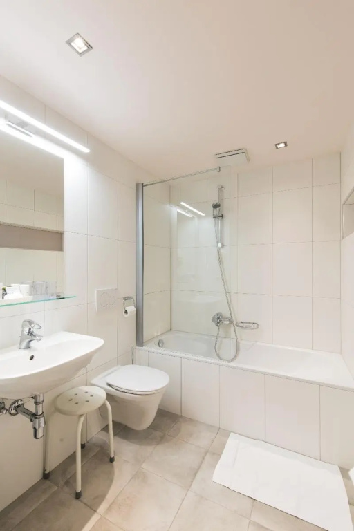 Business Double room (full double bed)