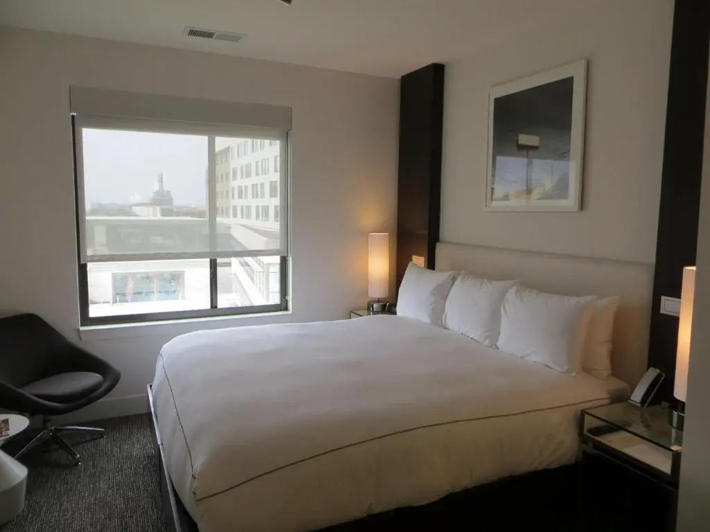 Deluxe Double room (full double bed)