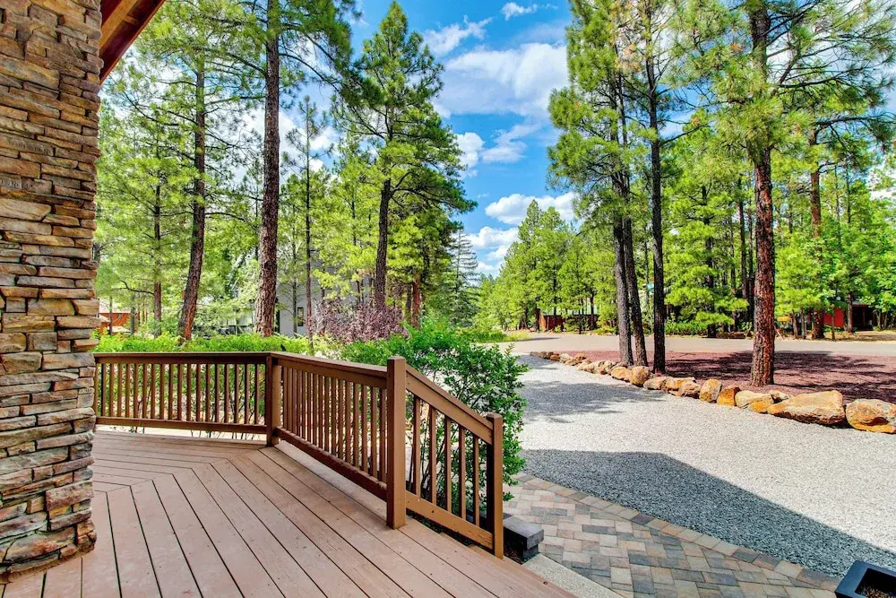 Wraparound Deck + Large Yard: Pinetop Home!