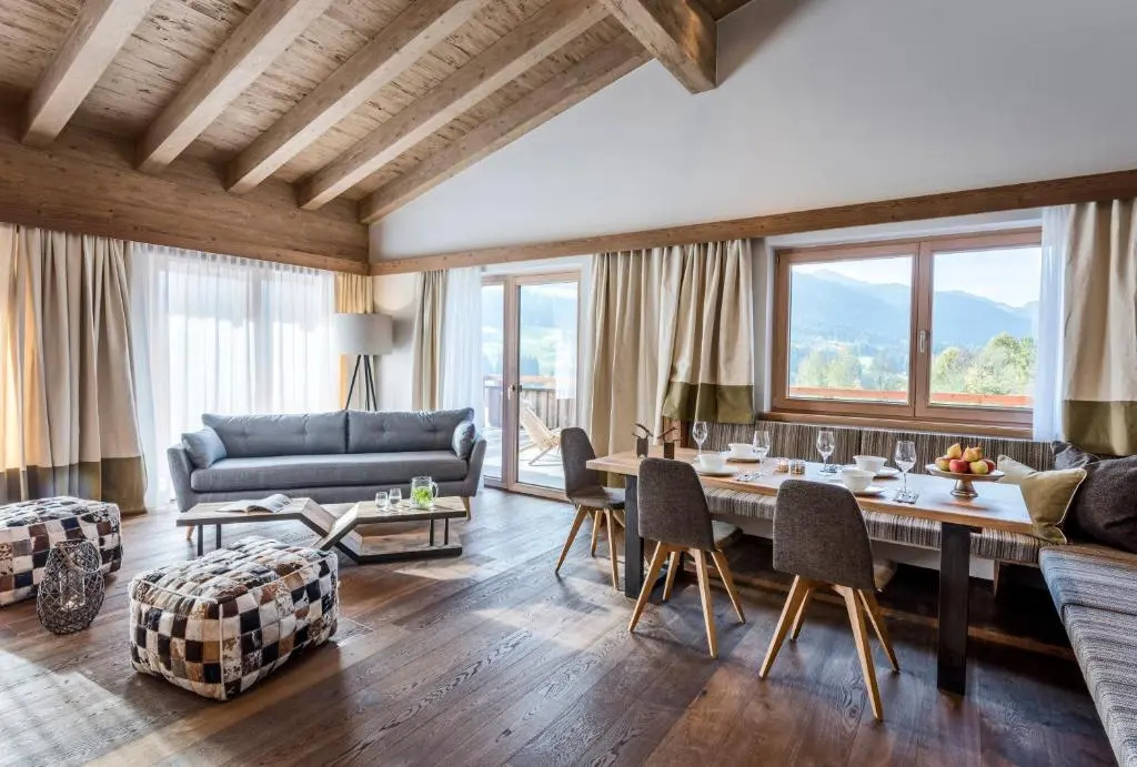 Penthouse Apartment with lake view