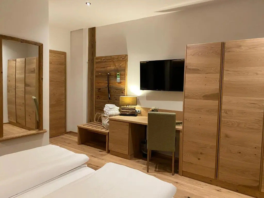 Economy room