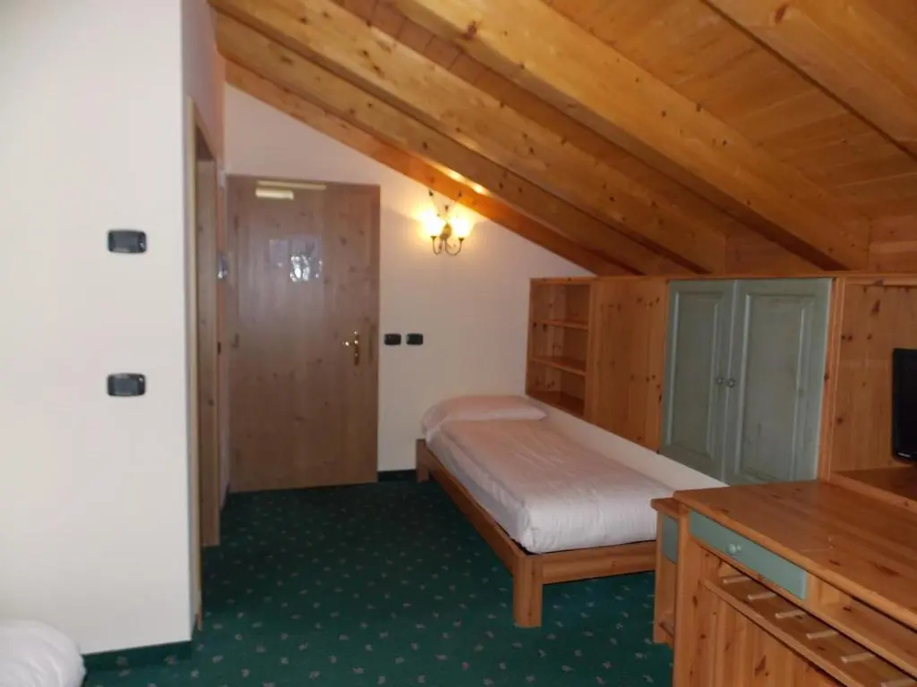 Standard Triple room with balcony