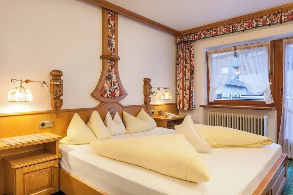 Standard Double room with balcony and with mountain view (full double bed)