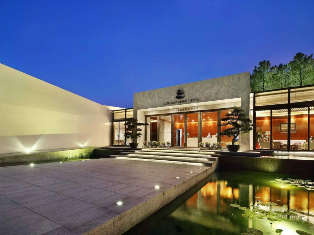 Elite Aqua Hot Spring Villa Hotel
